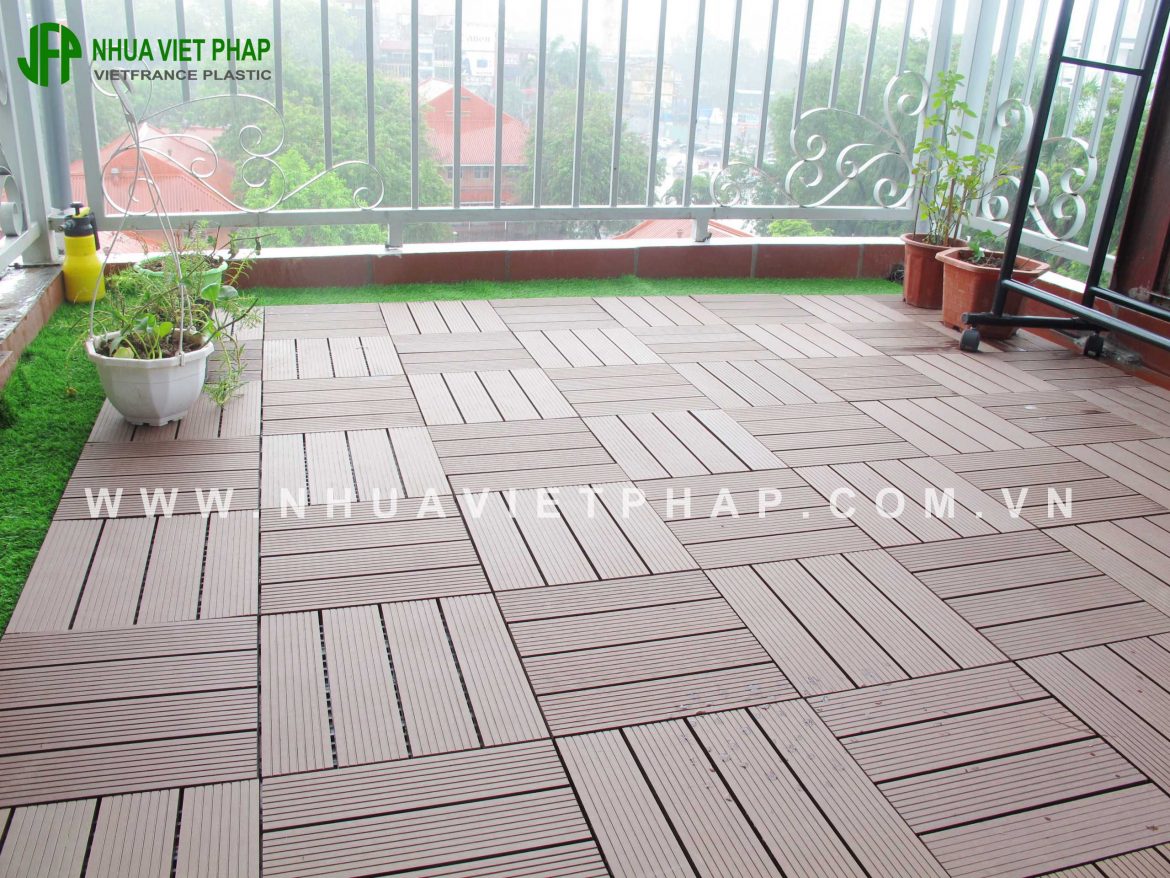 (Sàn gỗ ngoài trời  – Vỉ gỗ nhựa ngoài trời Việt Pháp sử dụng để lát sàn ban công đẹp)