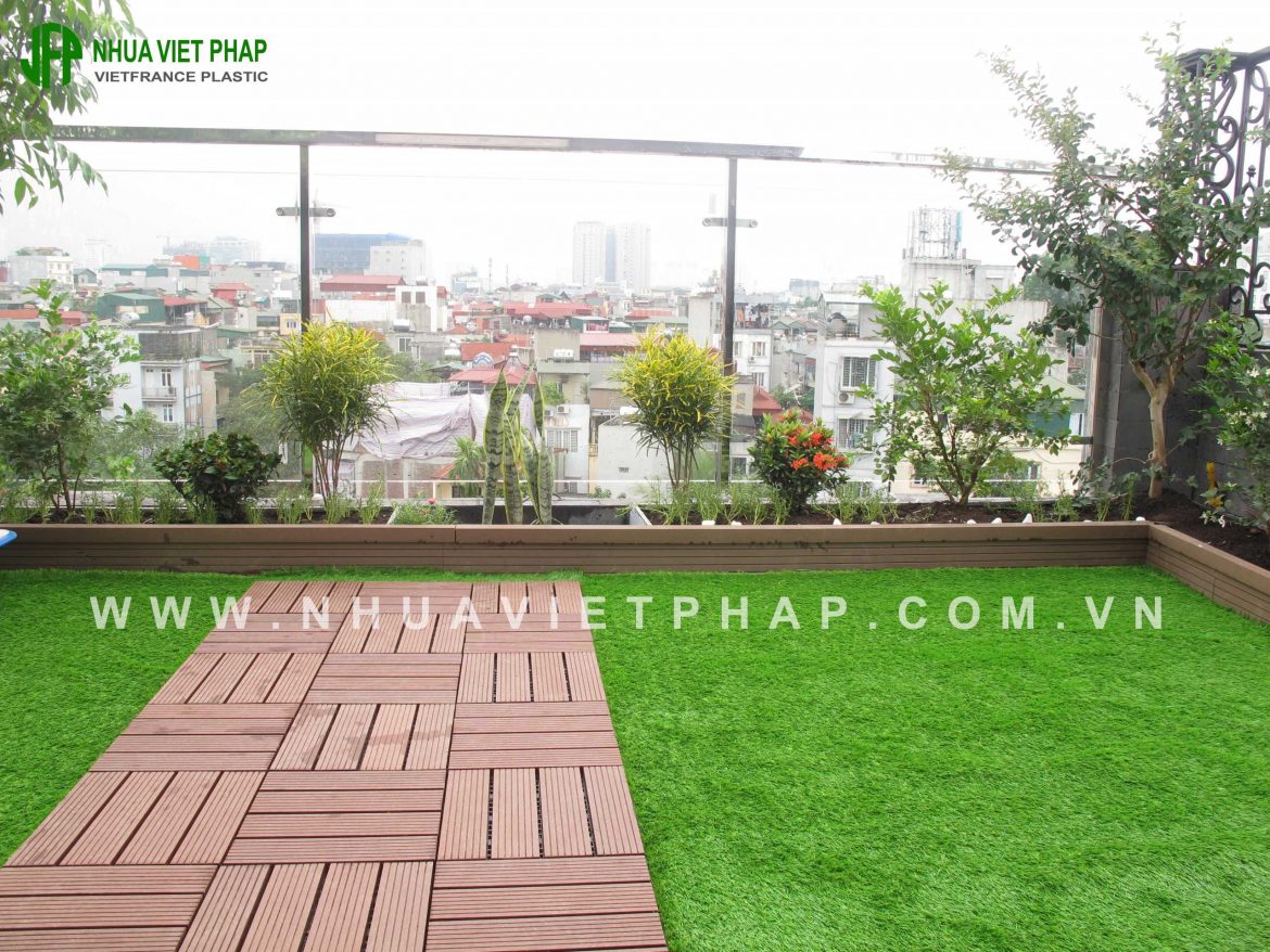 (Một góc không gian tuyệt đẹp trên sân thượng sử dụng vỉ gỗ nhựa ngoài trời Nhựa Việt Pháp)
