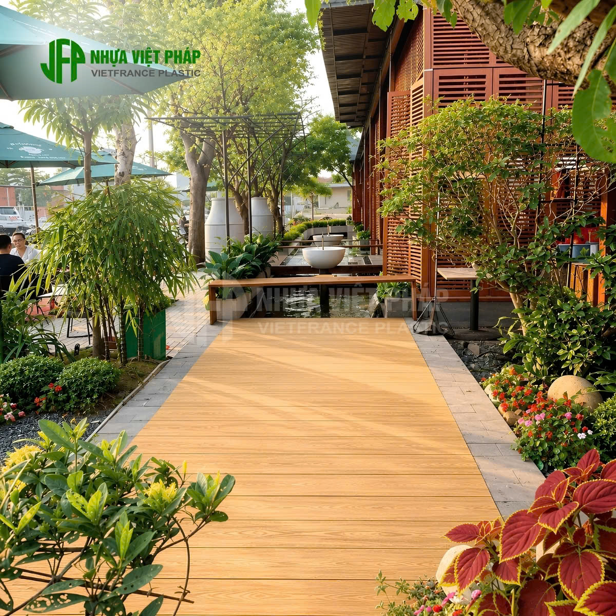 Sàn gỗ nhựa rỗng Việt Pháp ứng dụng lát sàn ngoài trời sang trọng và thẩm mỹ