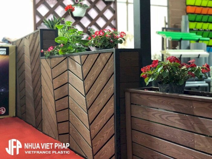 Nhựa Việt Pháp cung cấp nhiều mẫu sản phẩm chậu gỗ nhựa composite chất lượng