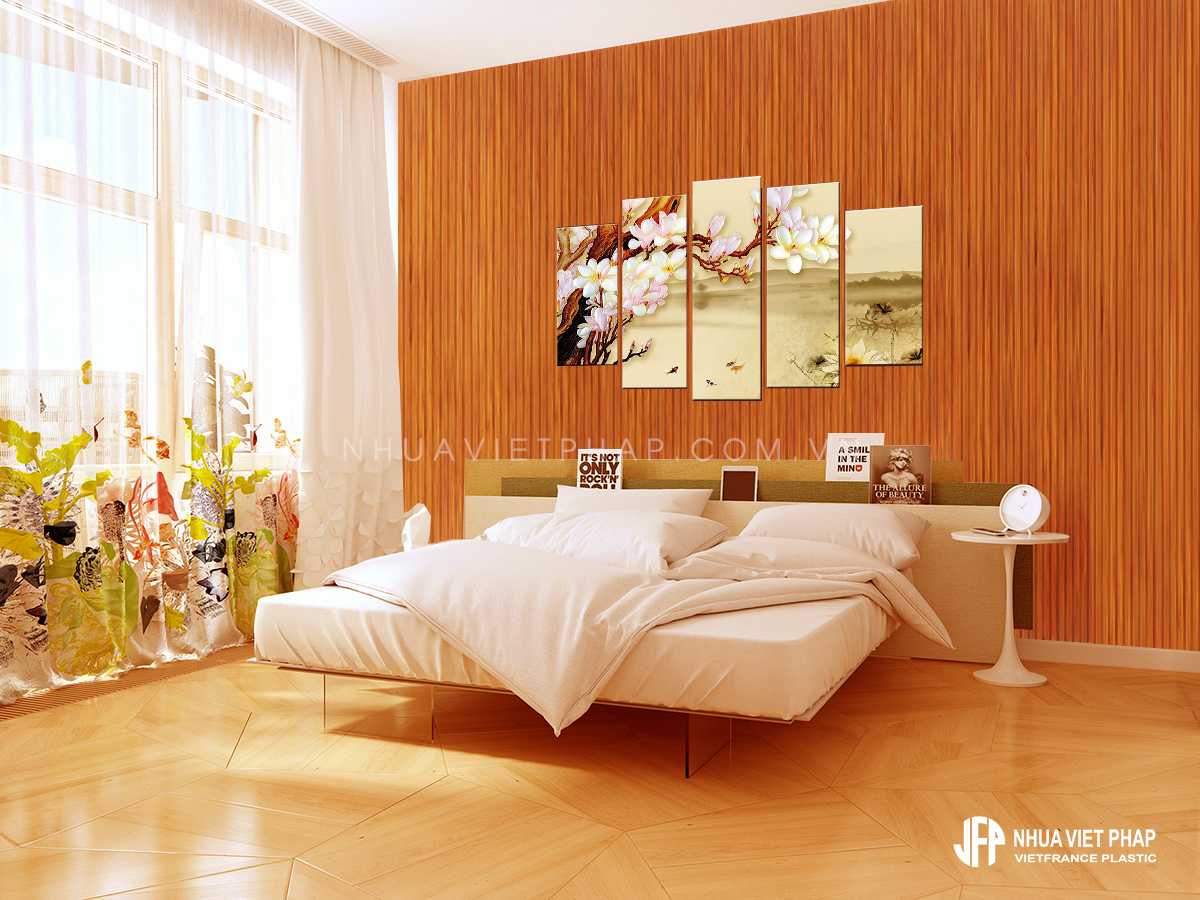 (Tranh ảnh kết hợp với gỗ ốp tường sinh thái màu Teak - Vàng gỗ tạo ra một không gian ấm áp)