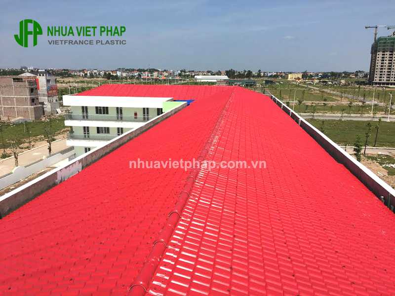 (Ngói nhựa 4 lớp ASA/PVC Nhựa Việt Pháp tại công trình trường mầm non Thanh Hà)