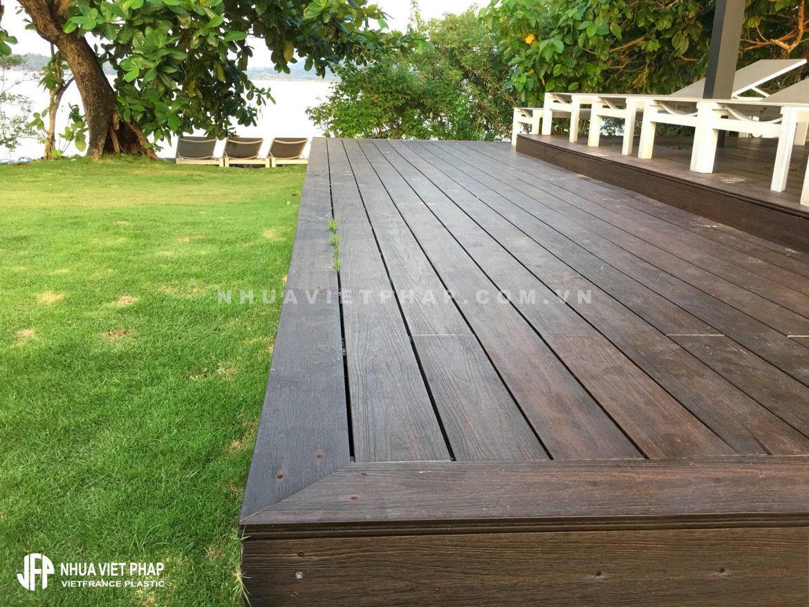 (Sàn gỗ sân vườn sử dụng gỗ nhựa PE ngoài trời 02 lớp - Nhựa Việt Pháp)